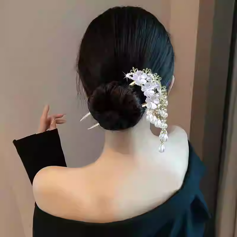 Ancient-style jasmine tassel U-shaped hairpin for bun styling, new Chinese-style hair accessory, popular internet-famous hairpin, daily hair-up hairpin